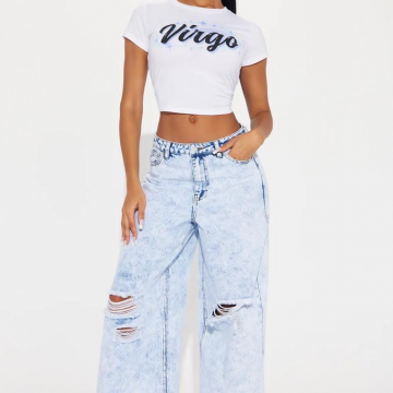 Bell foot light denim jeans